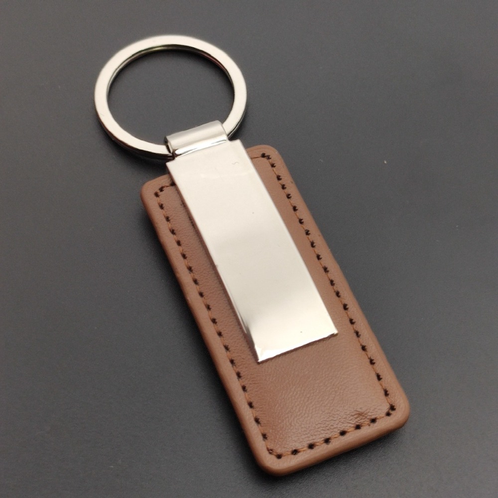 亜鉛合金製のプレートが付いたレザー製キーチェーン。車のキーリ - Men Accessories All のレビューと価格
